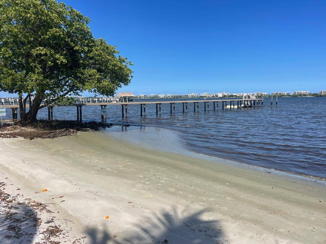 Tropical, all ages condo on the Intracoastal Waterway in Lake Worth Beach.
