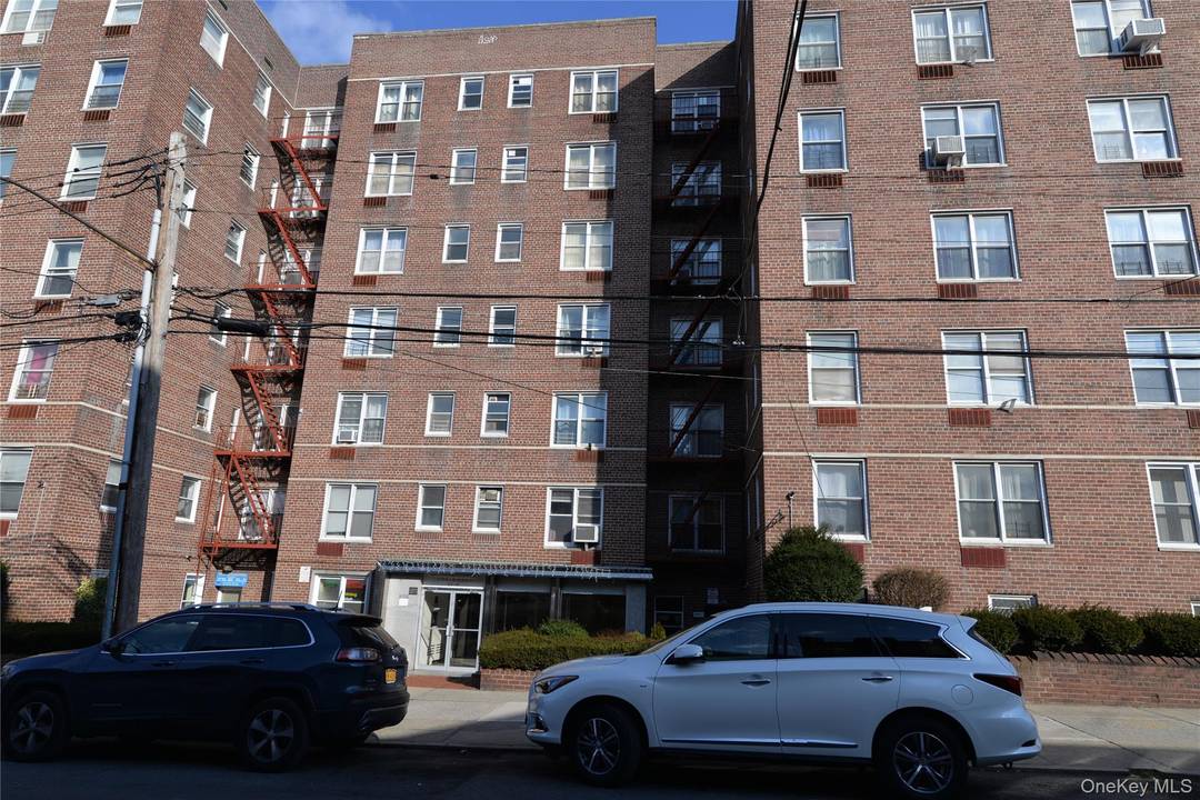 The Elevator building in the heart of Rego Park, Unit on the 3rd floor.