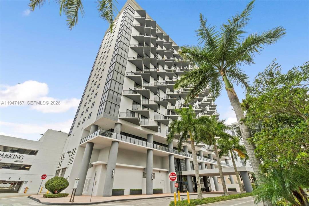 New Building, spectacular city view and Downtown Doral Park, excellent public schools, close to International Miami Airport, 1 Bed 1 Bath.