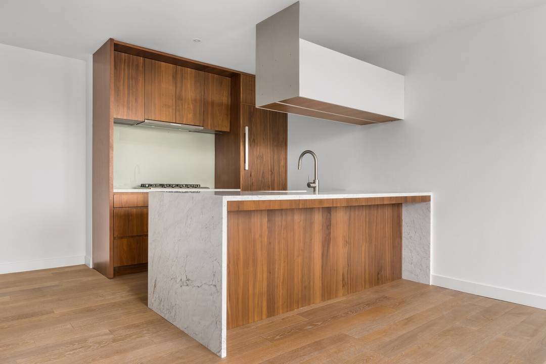 INVESTOR UNIT Tenant in place through December 2026 Perfect one bedroom at The CORTE, a brand new full service building in Long Island City.