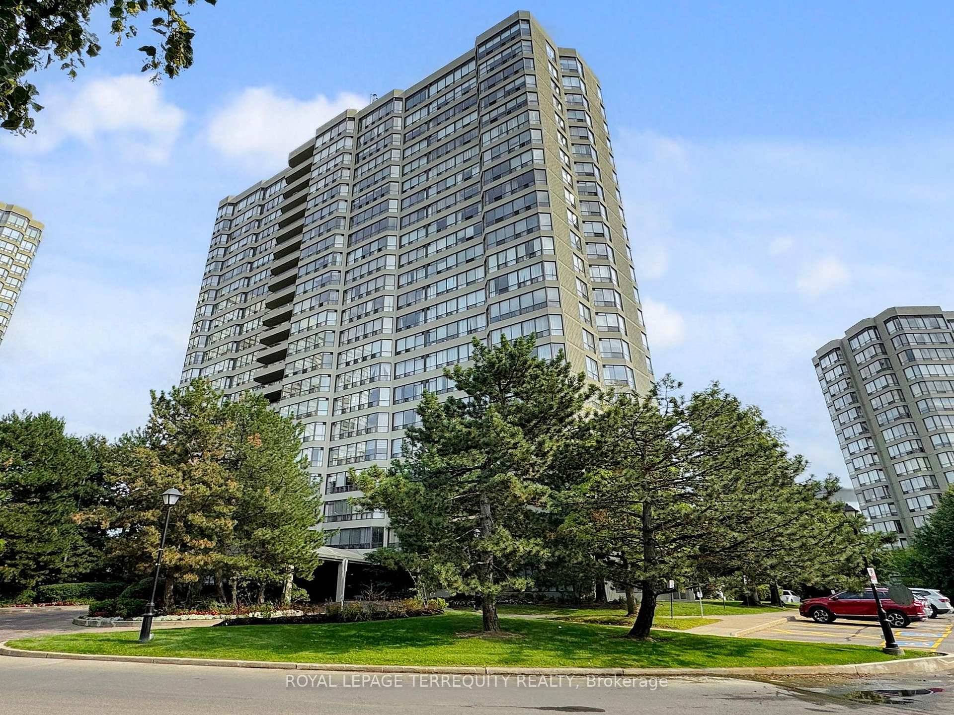 HIGHLIGHTS CORNER UNIT large apartment, with 24 hour security guards and gatehouse surveillance.