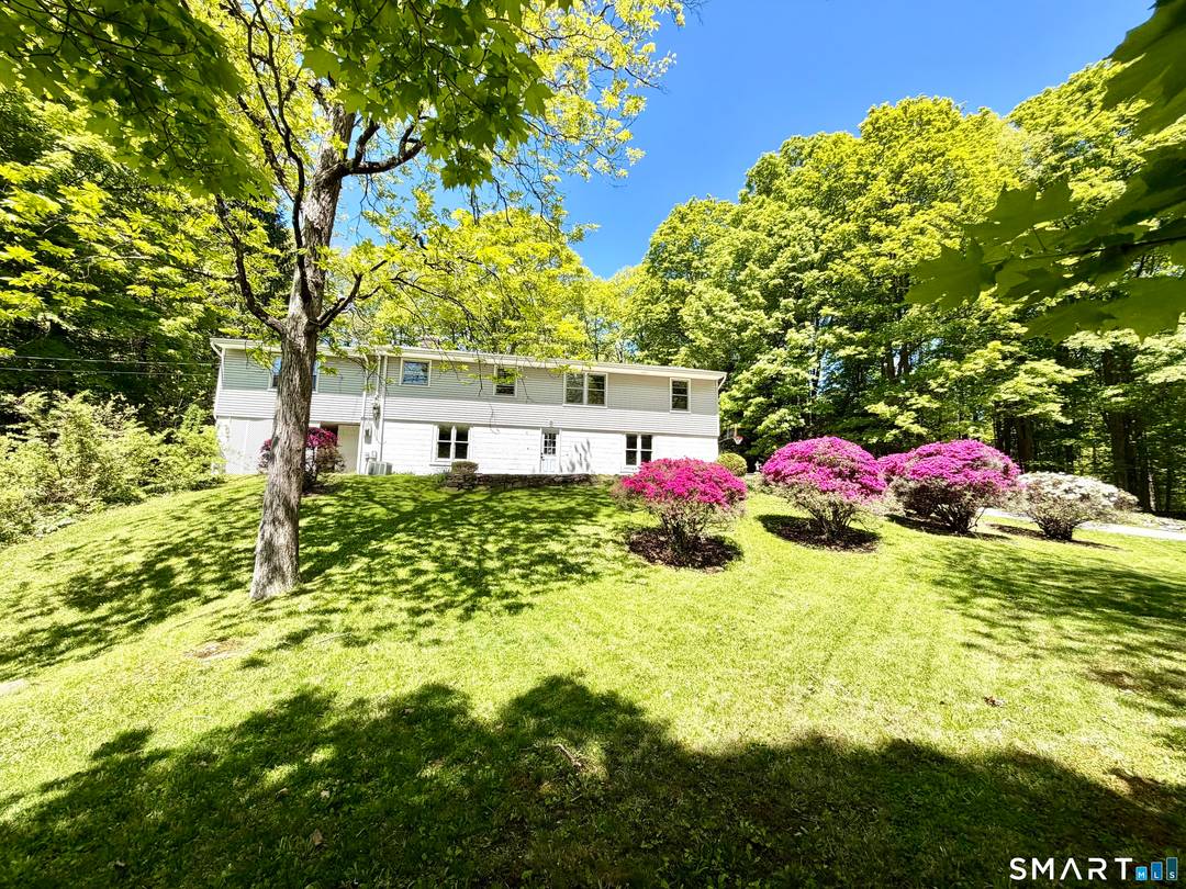 Beautifully maintained 3 bedroom, 2 full bath home located in a desirable Ridgefield setting.