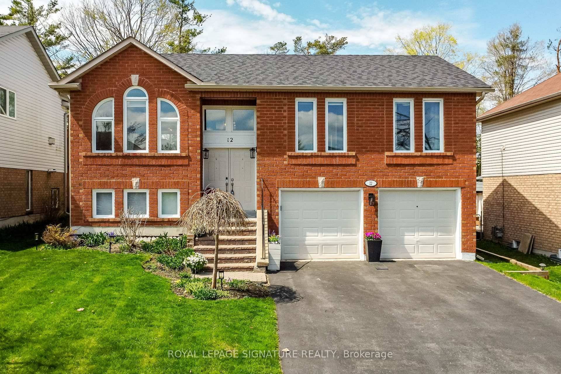 This beautiful modern, updated home in desirable north Orillia is absolutely move in ready.