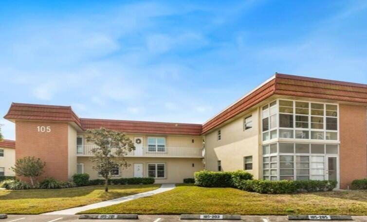 Terrific, updated condo with panoramic lake golf views !