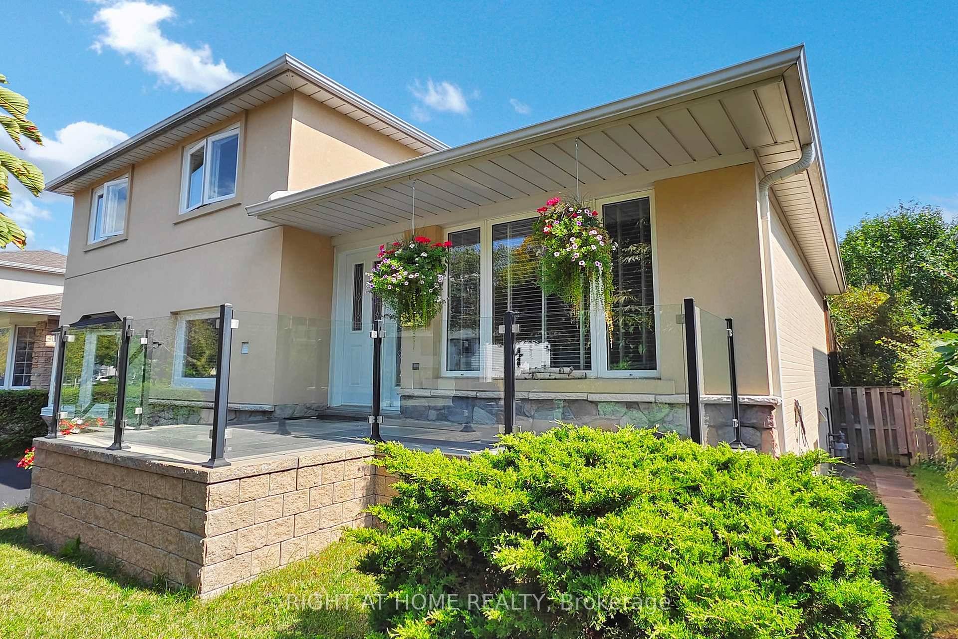 Introducing a unique 5 level sidesplit ideally located in the highly desirable Applewood community at the Mississauga Etobicoke border.