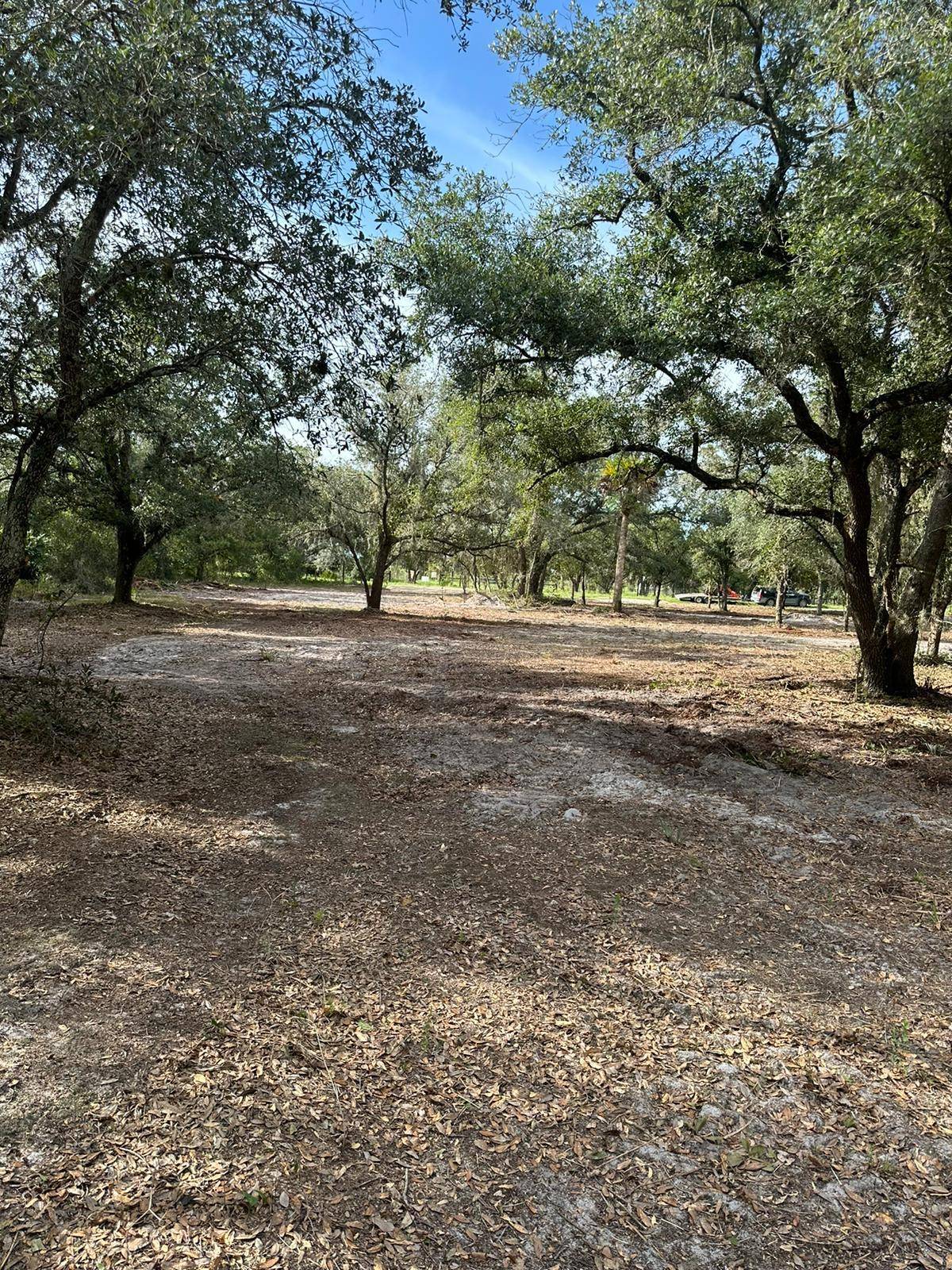 Endless possibilities await on this spacious parcel in Okeechobee !