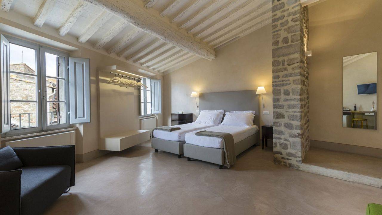 Bed and breakfast for Sale in Arezzo. Bed & breakfast activity in Arezzo for sale. Bed & breakfast activity with 9 bedrooms, kitchen, breakfast room.