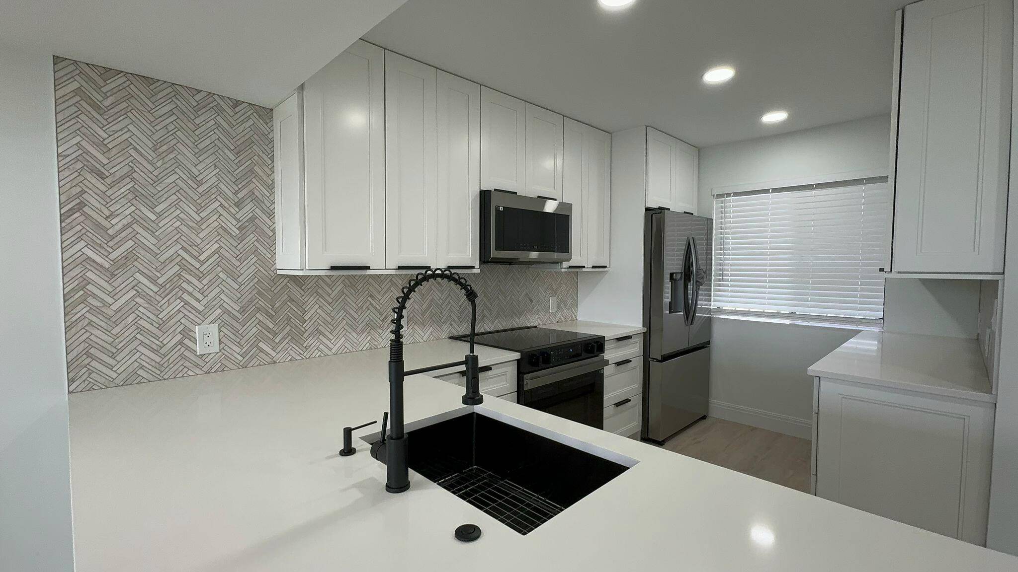 Welcome Home to Luxury Living at The Fountains !