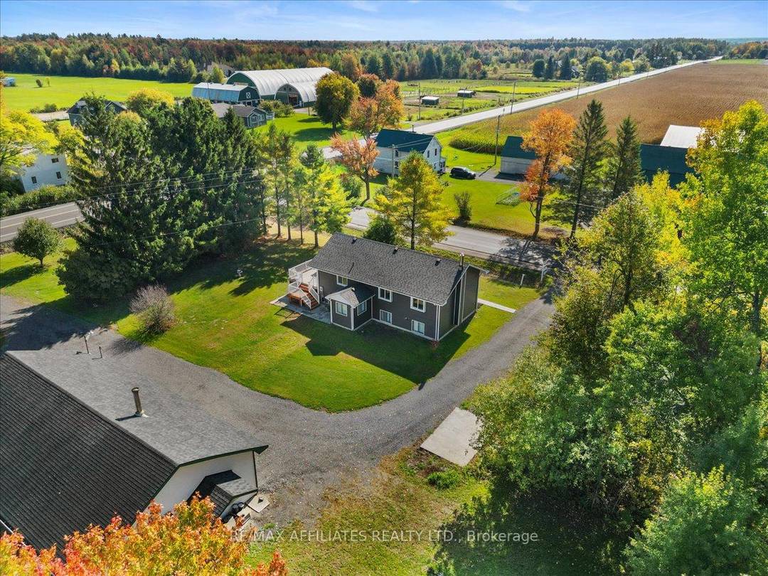 Space, privacy, and versatility, this country home in Hammond delivers it all.