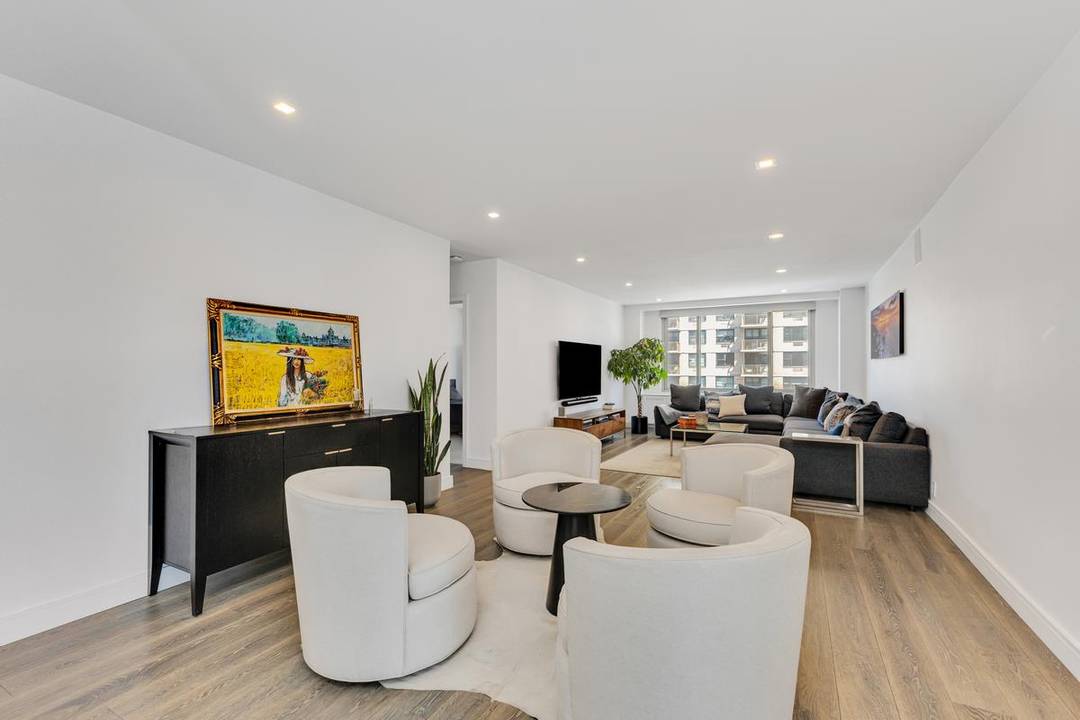 Residence 15G at 300 East 74th Street is a fully renovated, move in ready two bedroom, two bathroom smart home finished with high end materials and thoughtful design throughout.