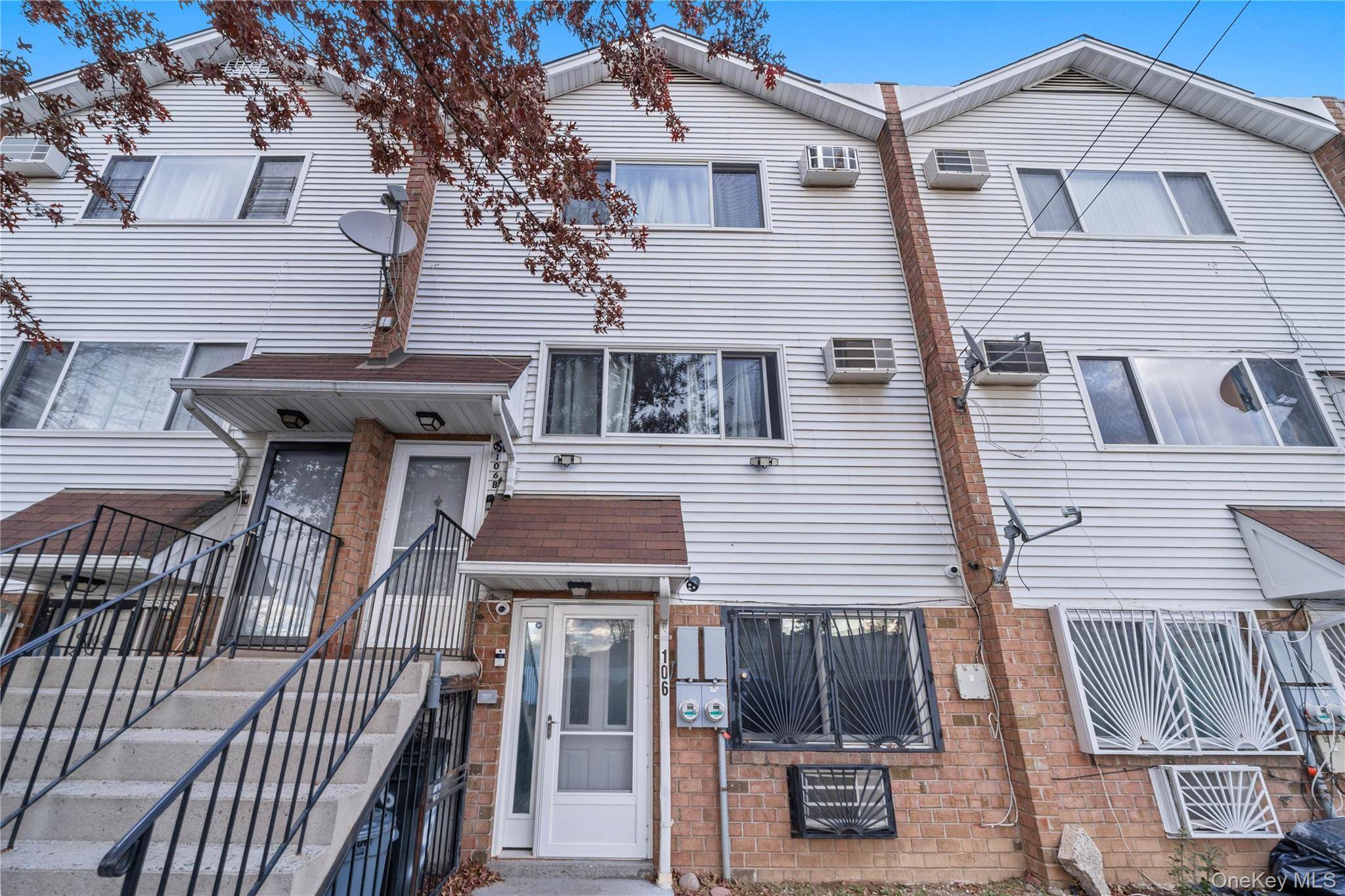 Charming 2 Family Home in Clason Point ShoreHaven Community Welcome to this well maintained, turnkey ready 2 family home located in the desirable Clason Point neighborhood of the Bronx.