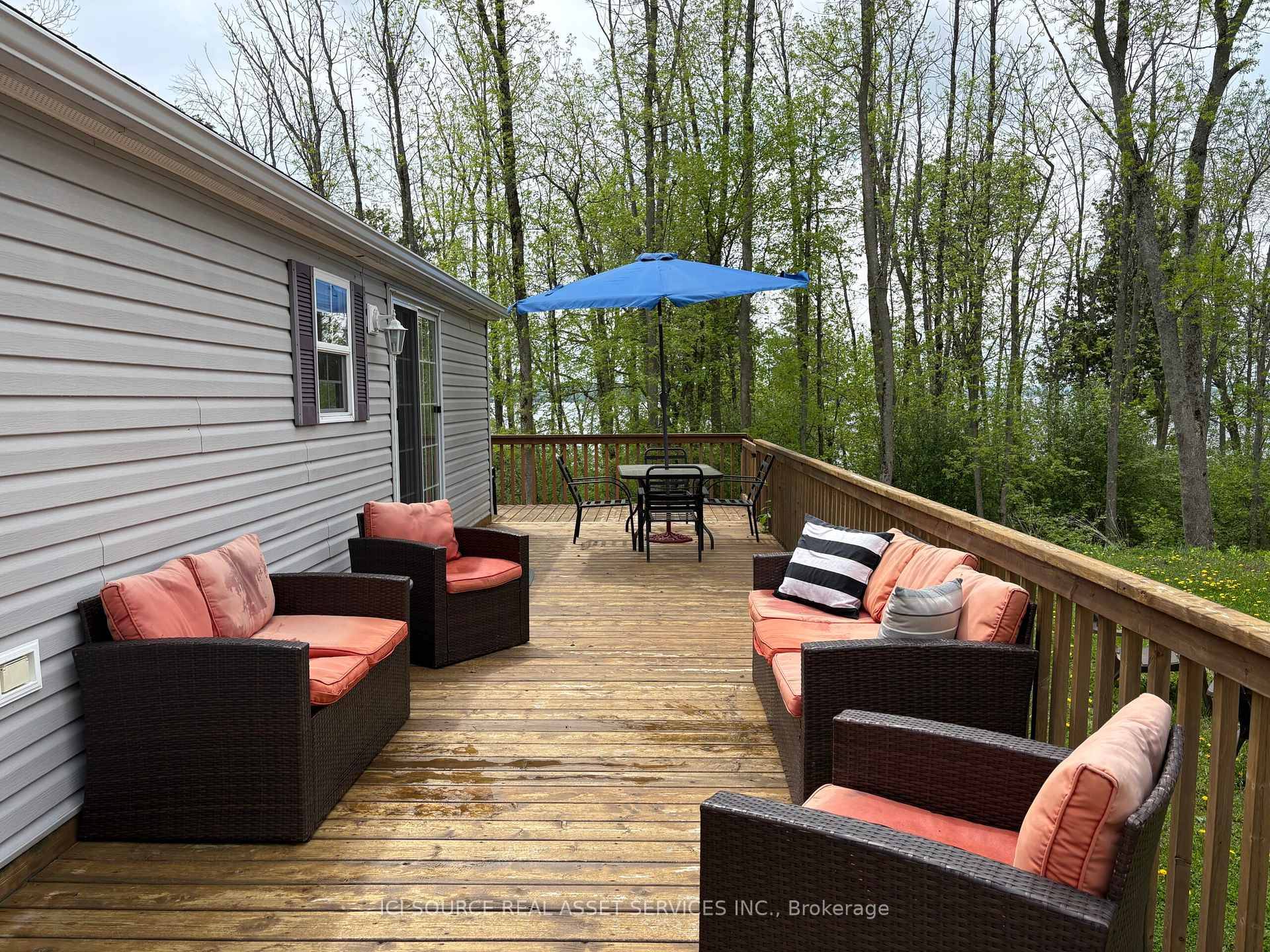 Situated on a beautiful lakefront site at Bellmere Winds Resort, this cottage has all you need for a summer cottage.