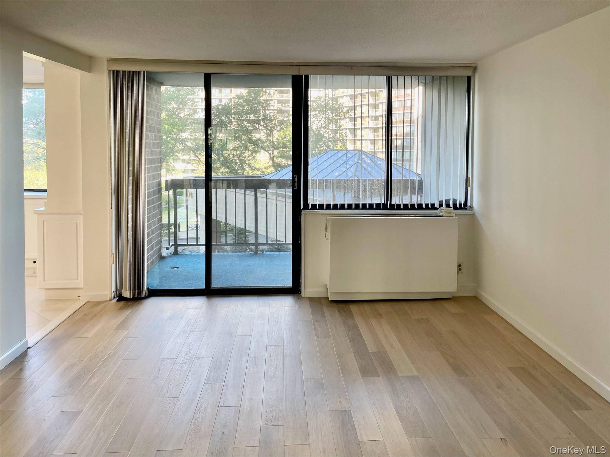 This large 1 bedroom, 1. 5 bath residence at 1 Bay Club Drive is a rare Junior 4 layout in one of Queens premier luxury communities.