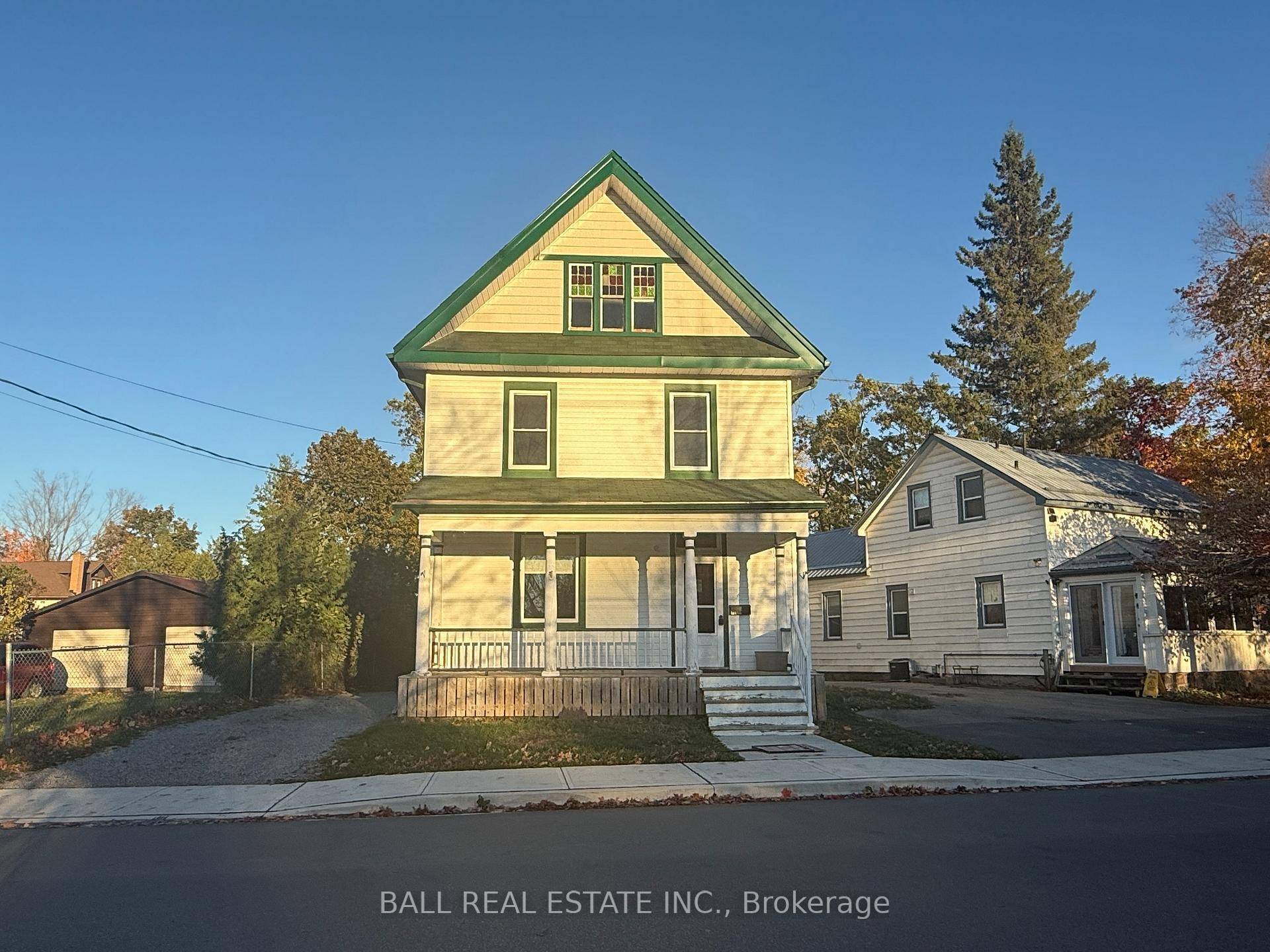 Beautiful water view home in the heart of Lakefield !