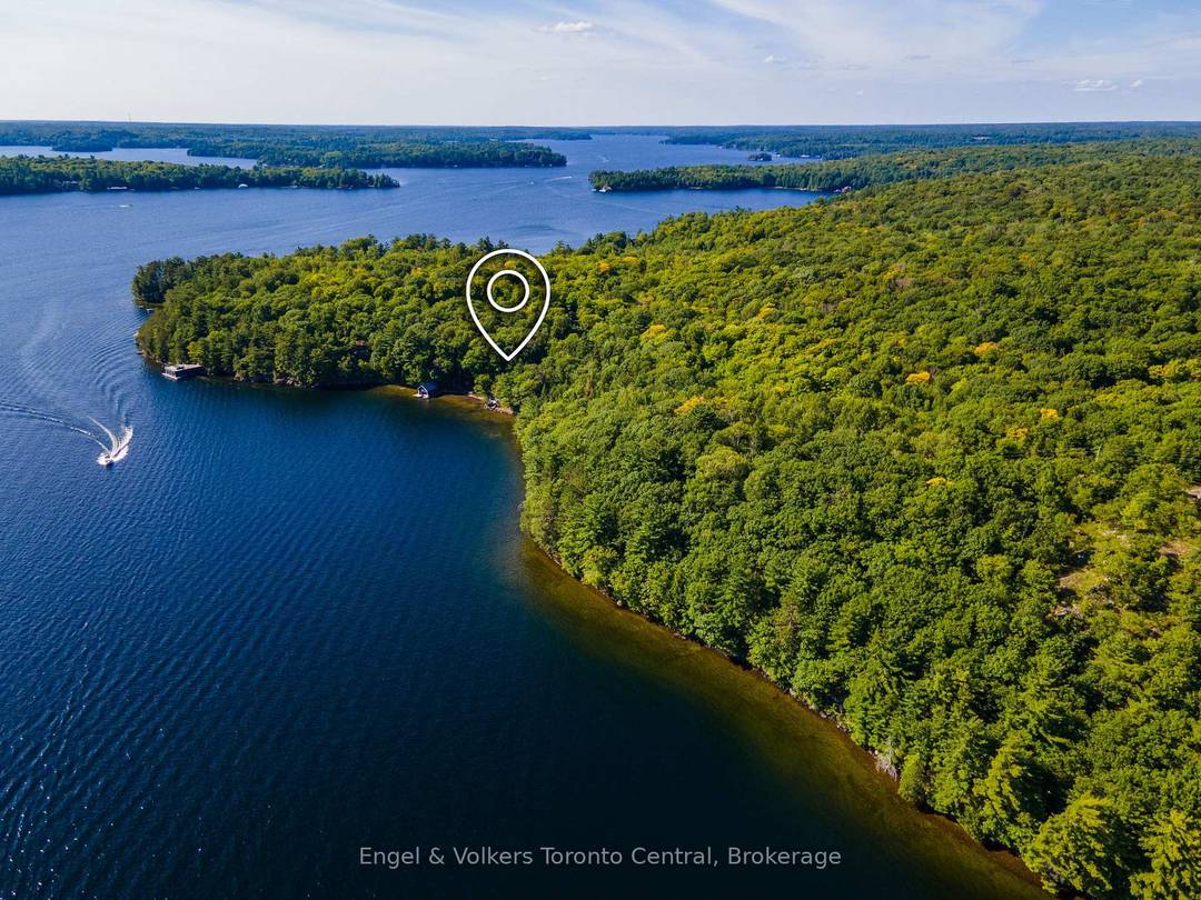 An extraordinary 602 feet of south facing shoreline captures uninterrupted all day sun and sweeping, long lake views.