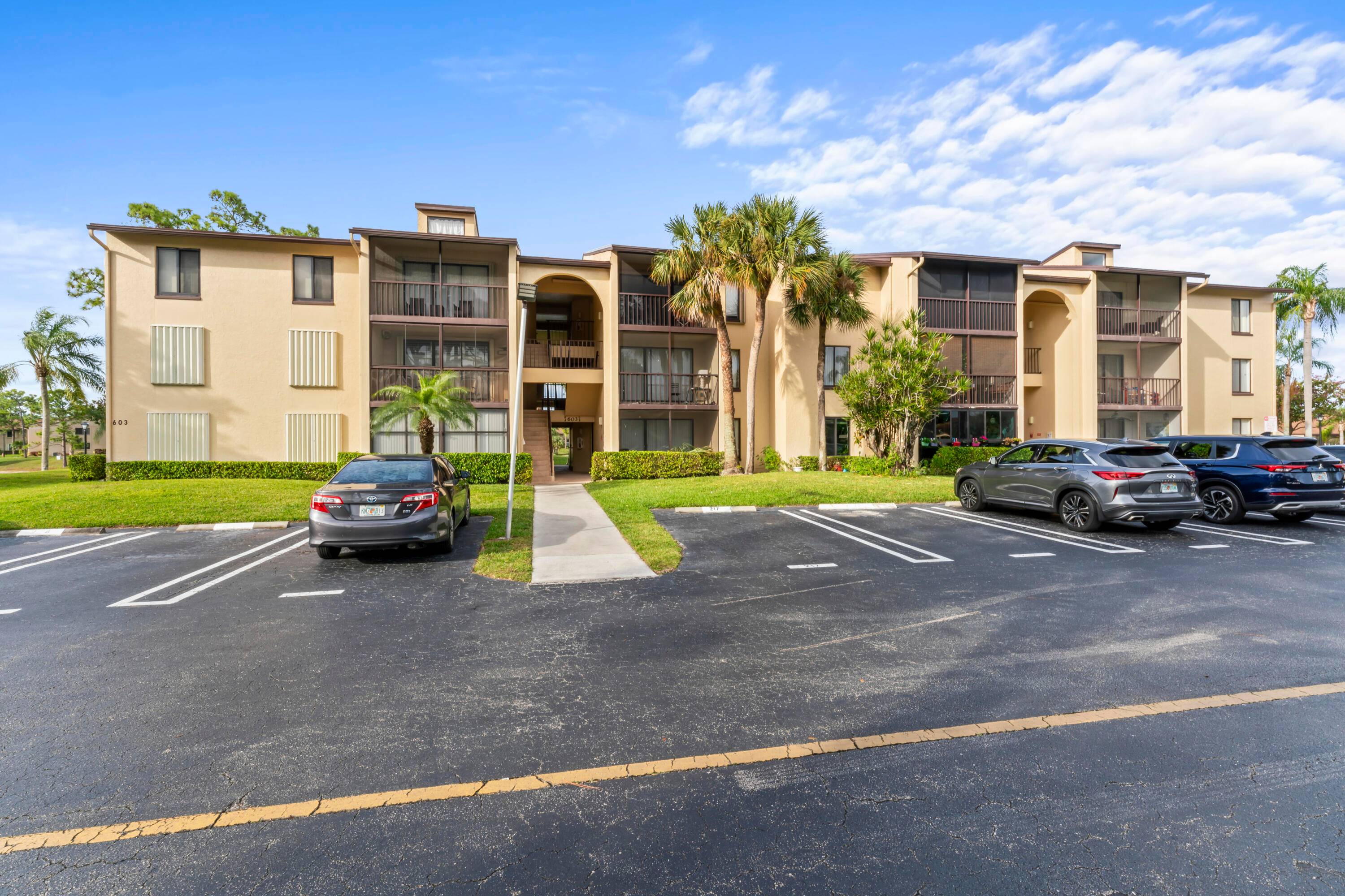 Nice and bright lakefront property !