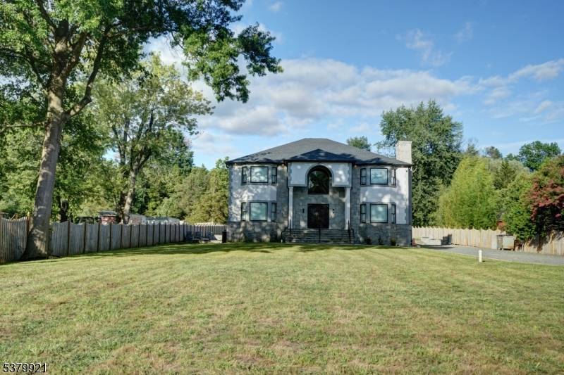 Magnificent, newly built custom Colonial on a 1 acre lot !