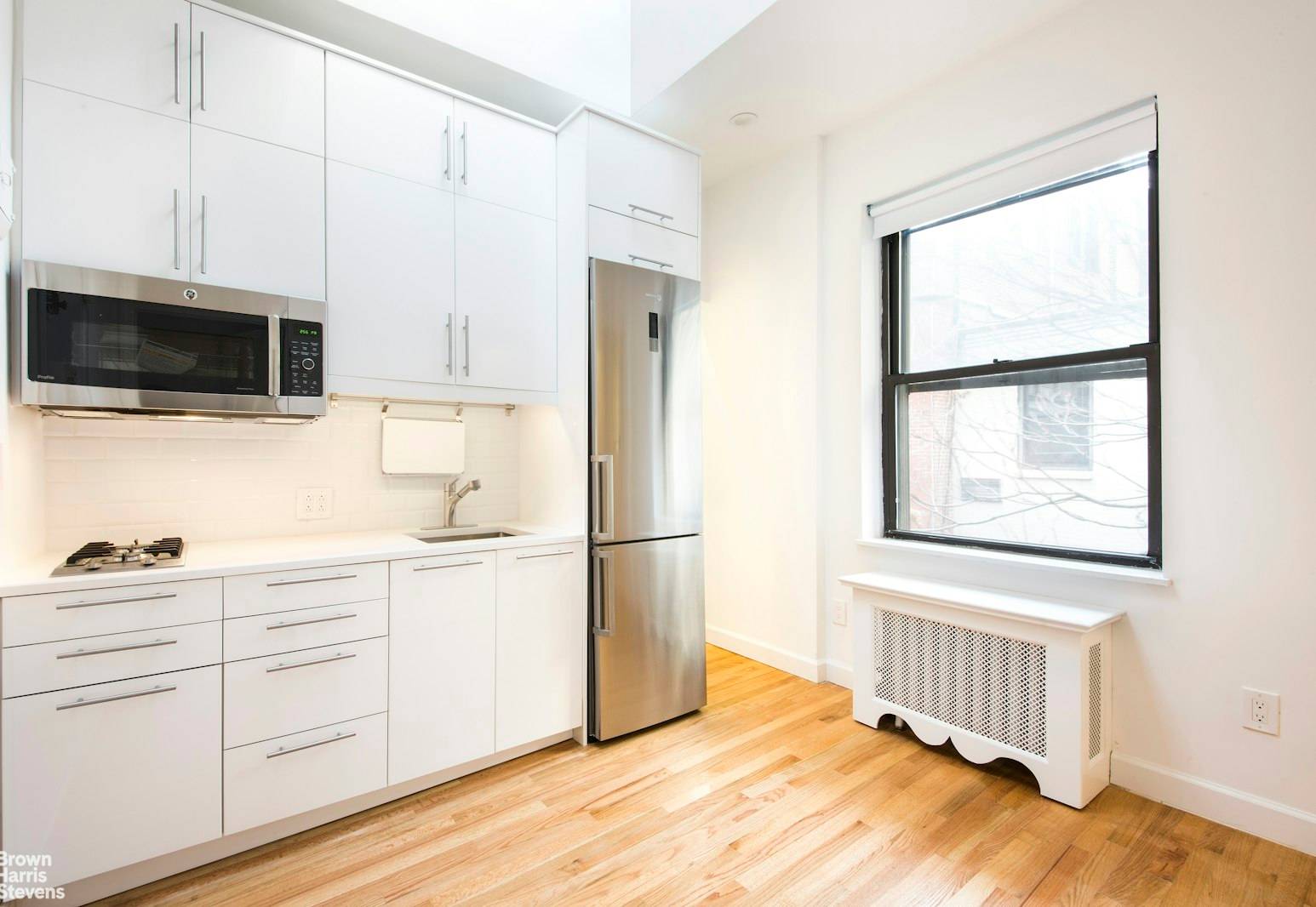 SUNNY BROWNSTONE HOMEGreat opportunity to get a one bedroom flex two bedroom with two full bathrooms in a stellar Upper Westside location.