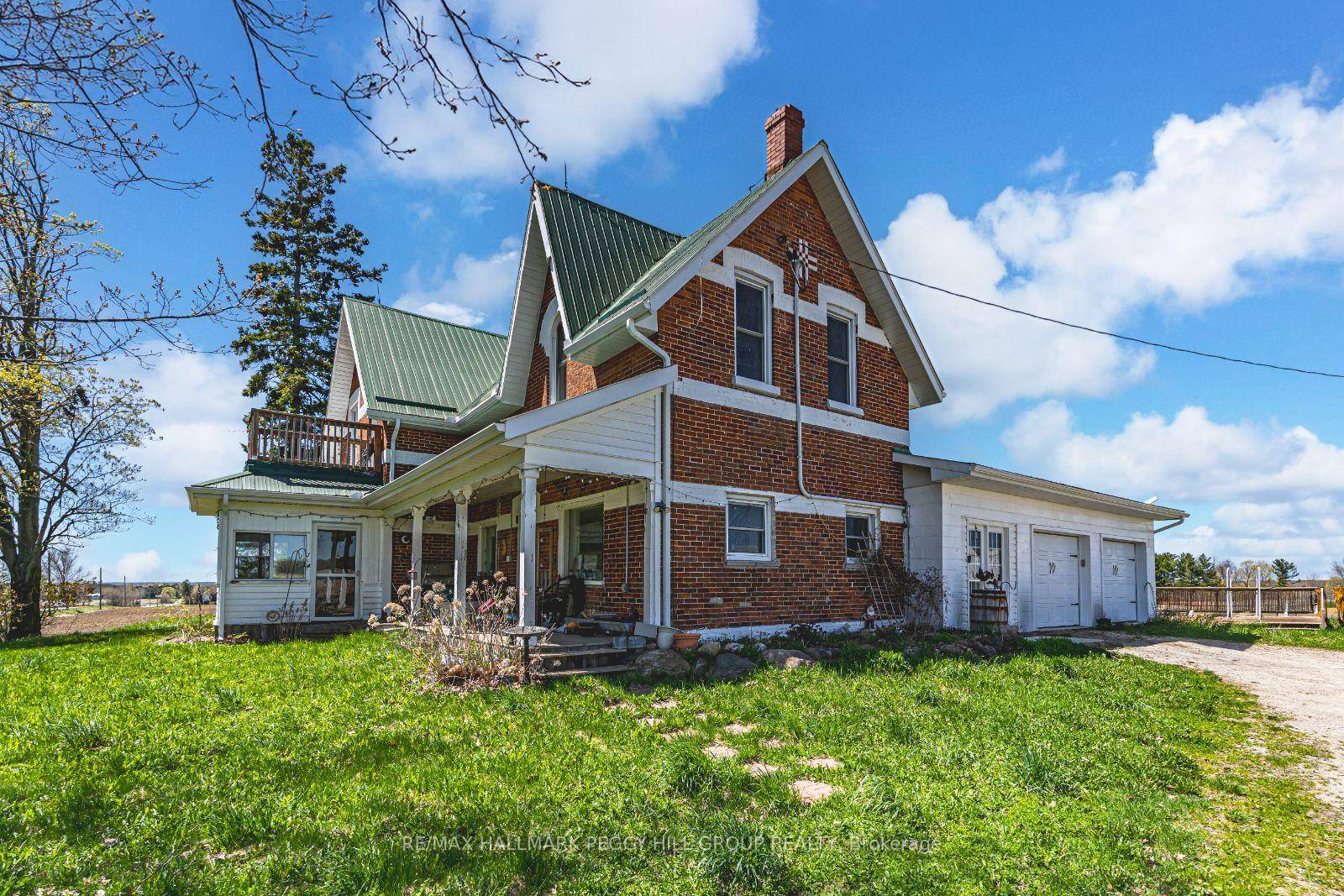CHARMING CENTURY HOME FOR LEASE WITH A SPACIOUS INTERIOR ON A PRIVATE 1 ACRE LOT !