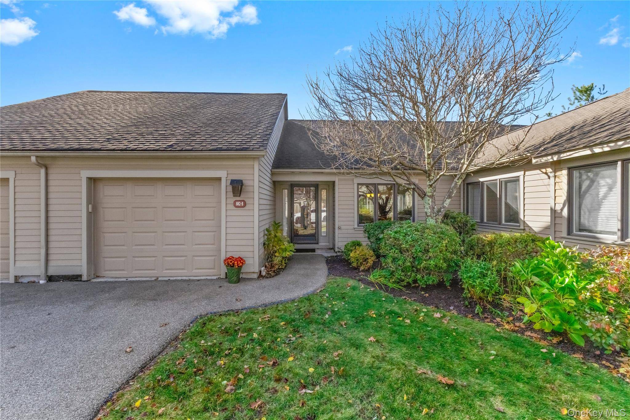 Enjoy panoramic birds eye views and the most spectacular sunsets from one of the highest points in Heritage Hills !