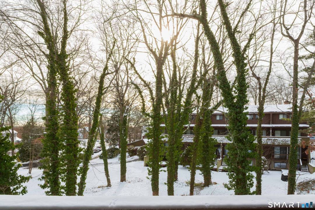 The Ridgewood Association offers exceptional value in a super convenient Fairfield location.