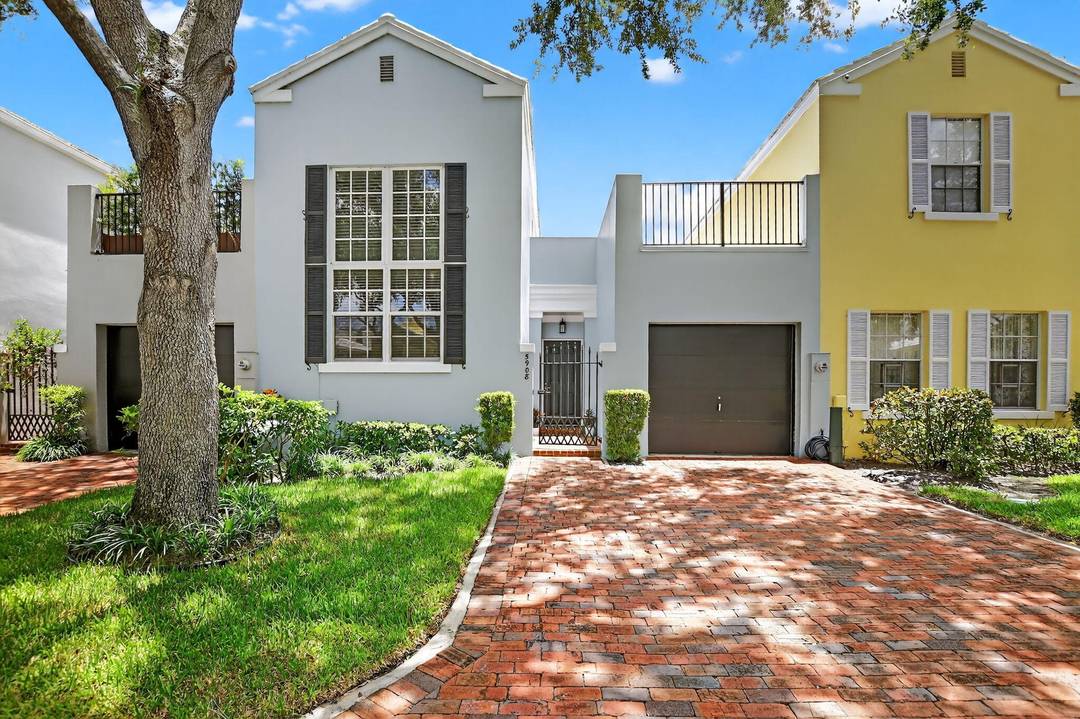 Welcome to this wonderful home and enjoy refined living in the AWARD WINNING CHARLESTON PLACE of Boca Raton !