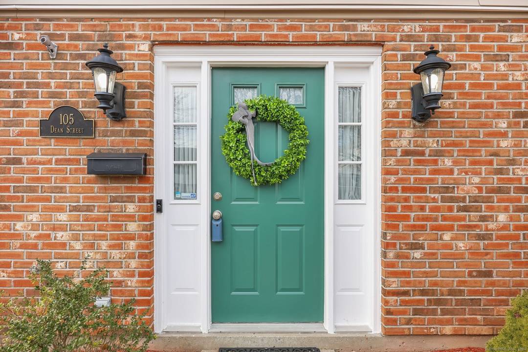 Fantastic Cove Beach Townhome w Water Views Newly renovated, sunlit, and spacious 3 bedroom, 2.