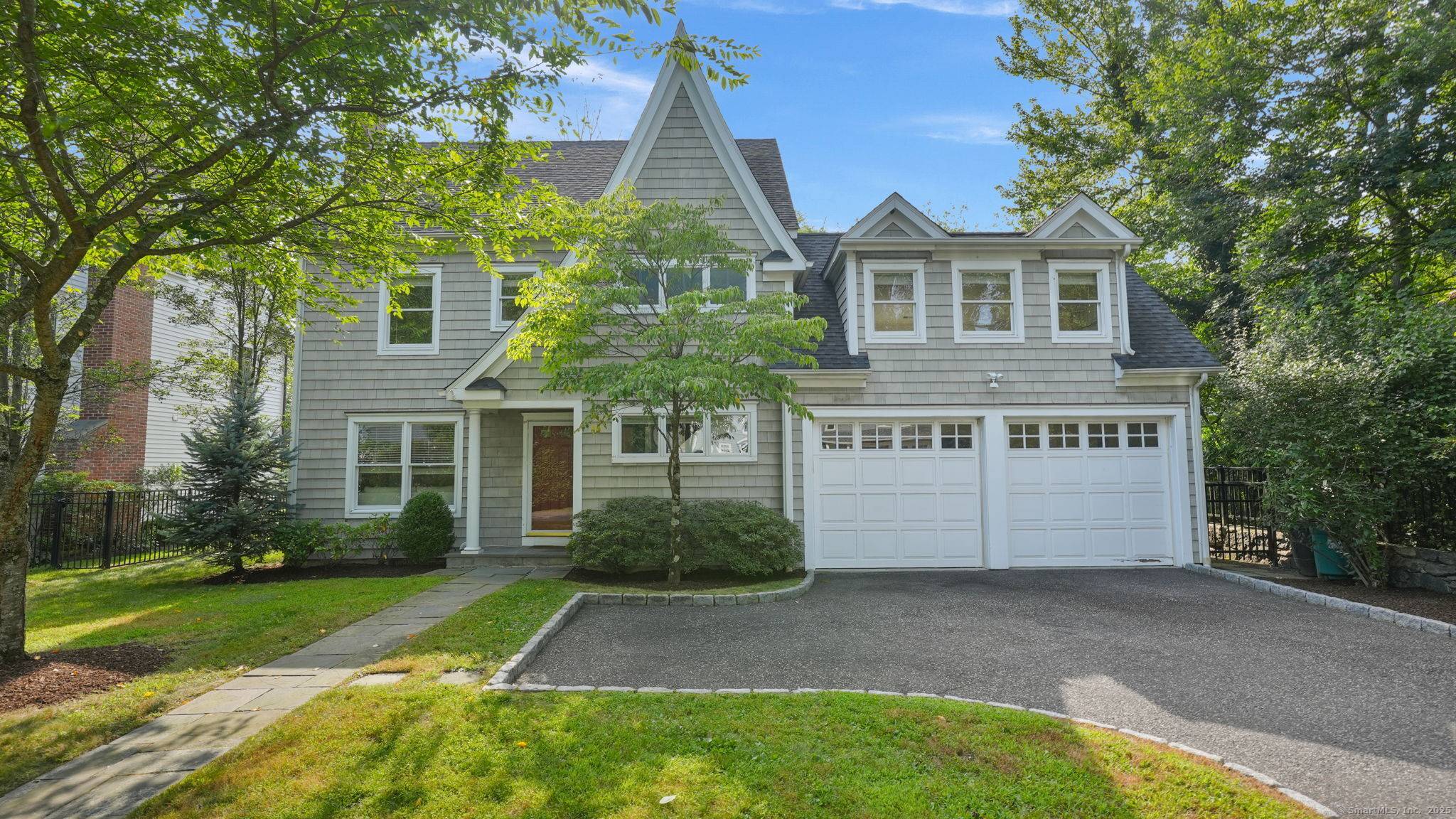 Charming 3 bedroom Darien colonial on quiet cul de sac offers 2, 064 sf of beautifully appointed living space on a lush 0.