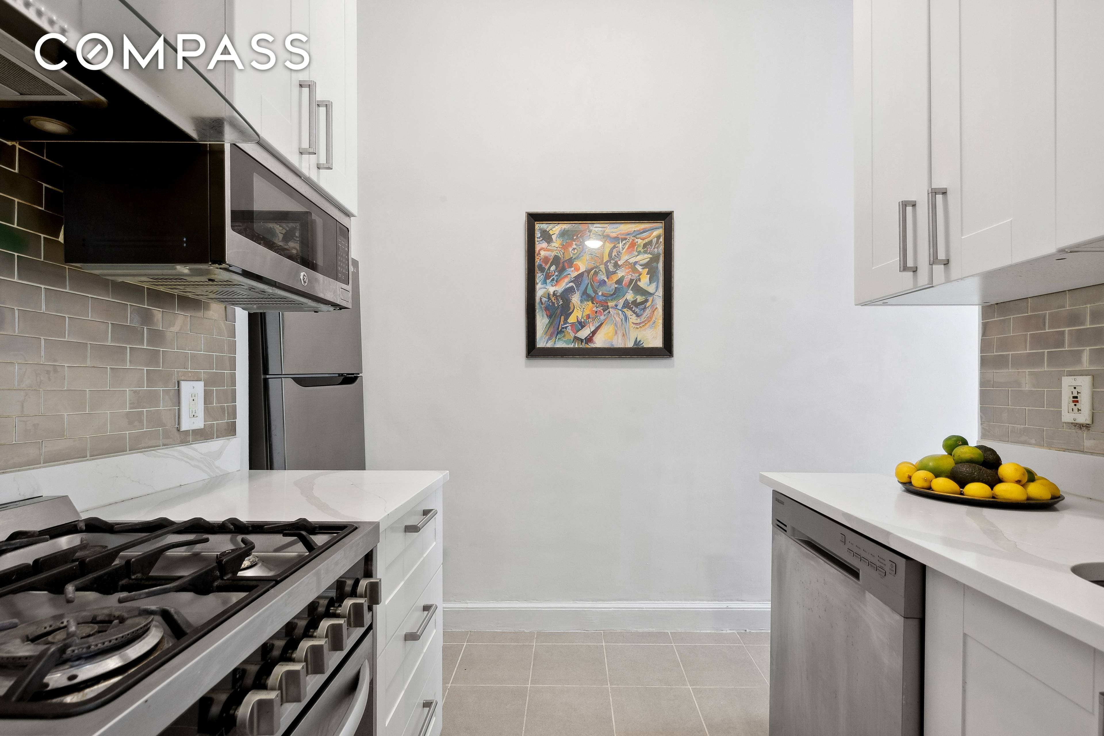 TOP FLOOR, ONE BEDROOM, GUT RENOVATED KITCHEN, SOUTH FACING, PIED A TERRES OK IN PRIME LOCATION !