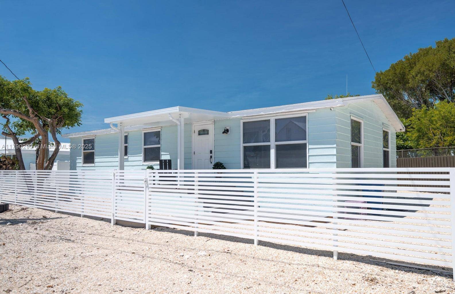 Welcome to your dream island getaway in the highly sought after Bluewaters community.