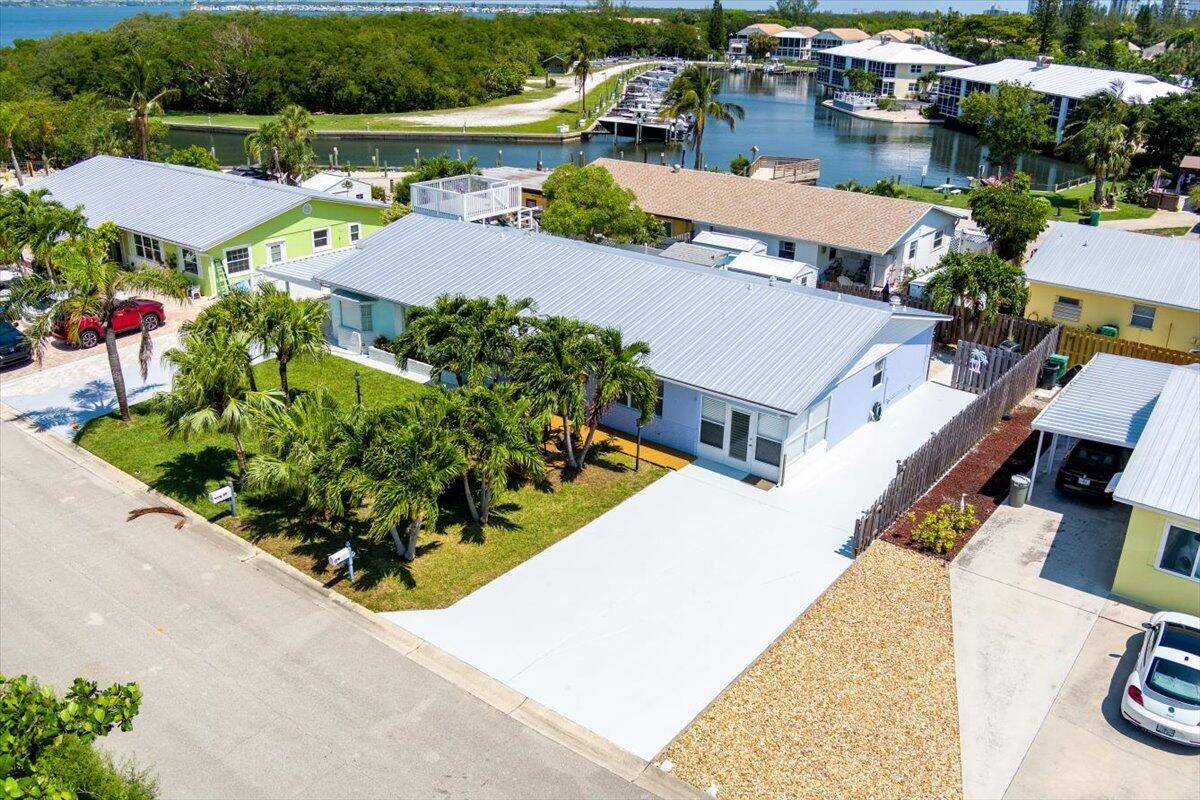 BEAUTIFUL ISLAND COTTAGE OFFERED FULLY FURNISHED WITH DEEDED DOCK BEACH ACCESS !