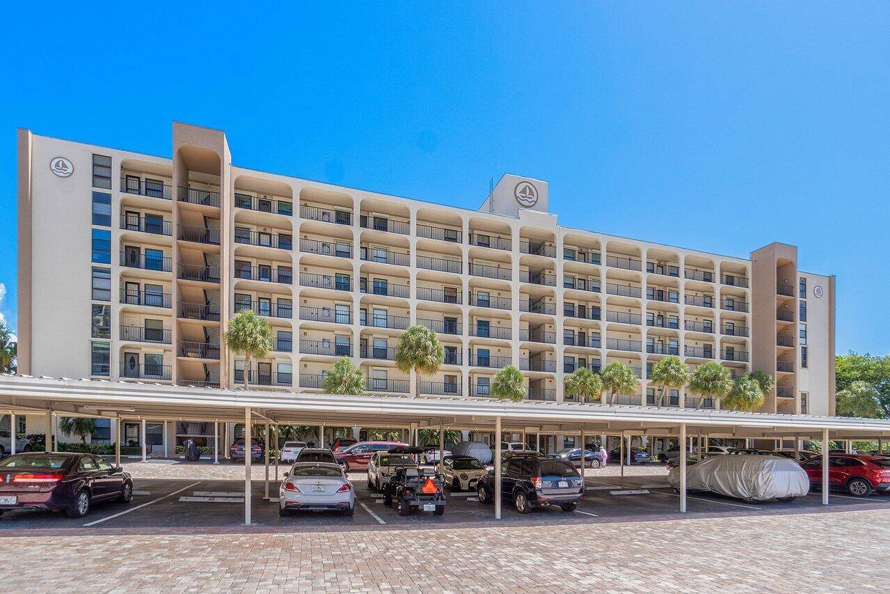 WATER VIEWS ! INTRACOASTAL, RIVER DEERFIELD ISLAND PARK RIGHT OUT YOUR LIVING ROOM.