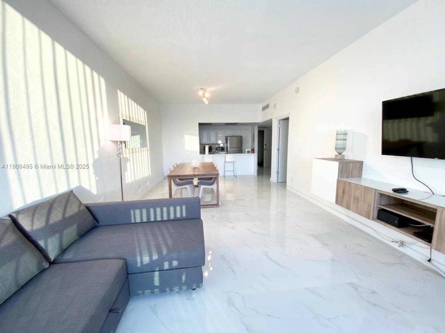 Amazing Penthouse in the outstanding location of Ocean Reserve, 1 bed den, 1.