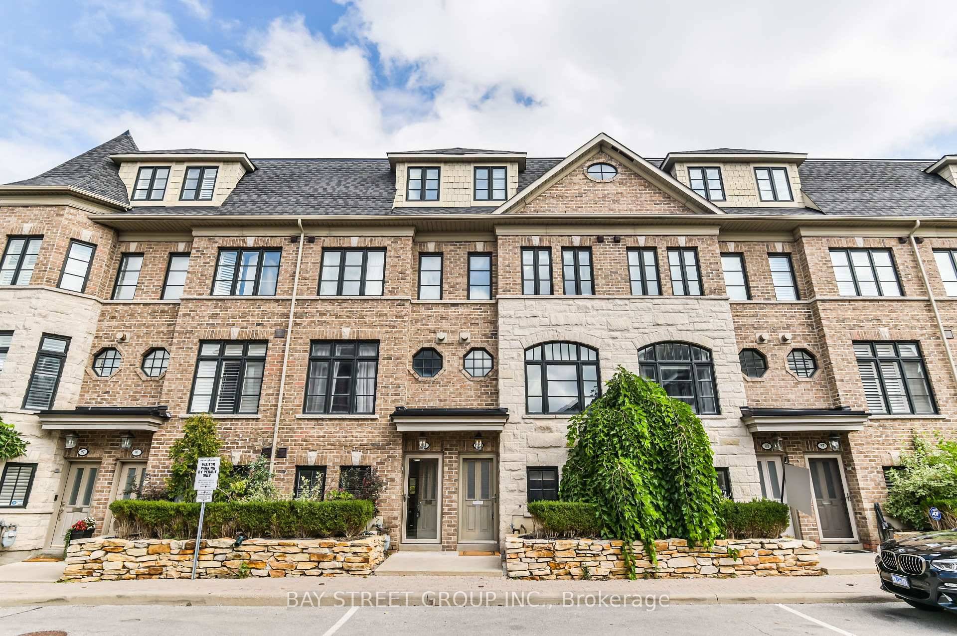 This upscale 3 1 bedroom townhouse in Mimico has it all !