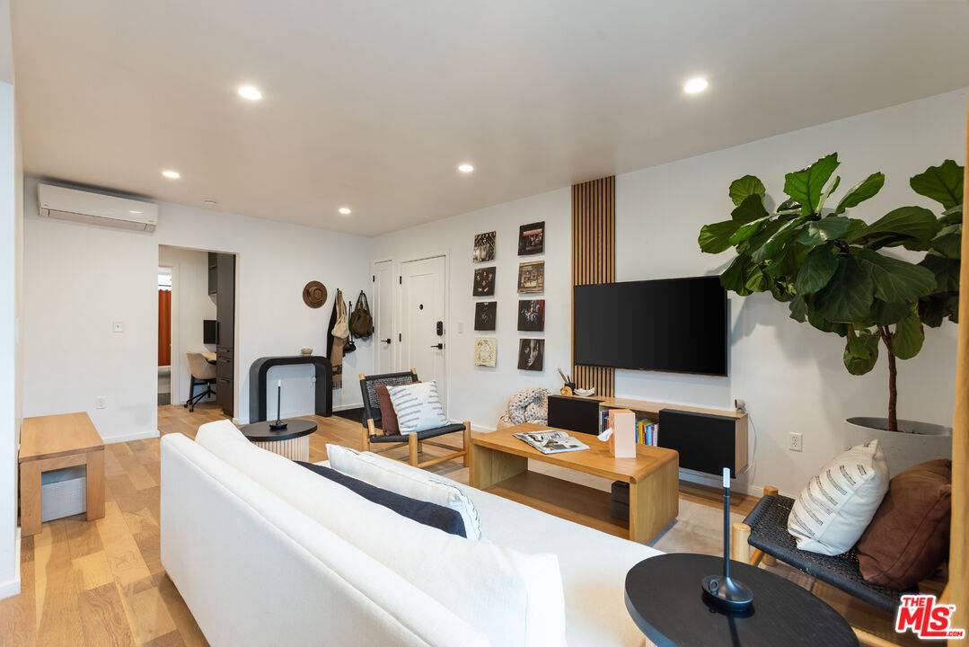 536  N Orlando Ave 1BR Beverly Grove La