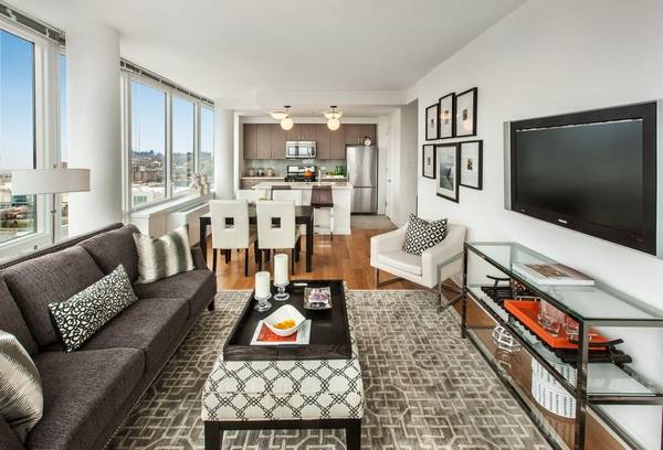 LEASE TAKEOVER CALL FOR DETAILS This corner 2BR 2BA features split bedrooms, master en suite, fully equipped open kitchen with a breakfast bar, spacious living room features floor to ceiling ...