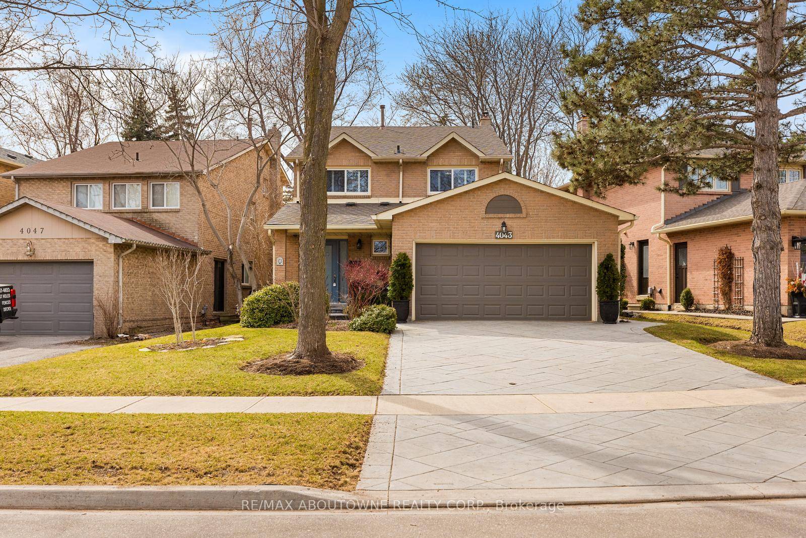 Gorgeous, One of a kind in the Sawmill Valley beautiful Community, ready to move in.