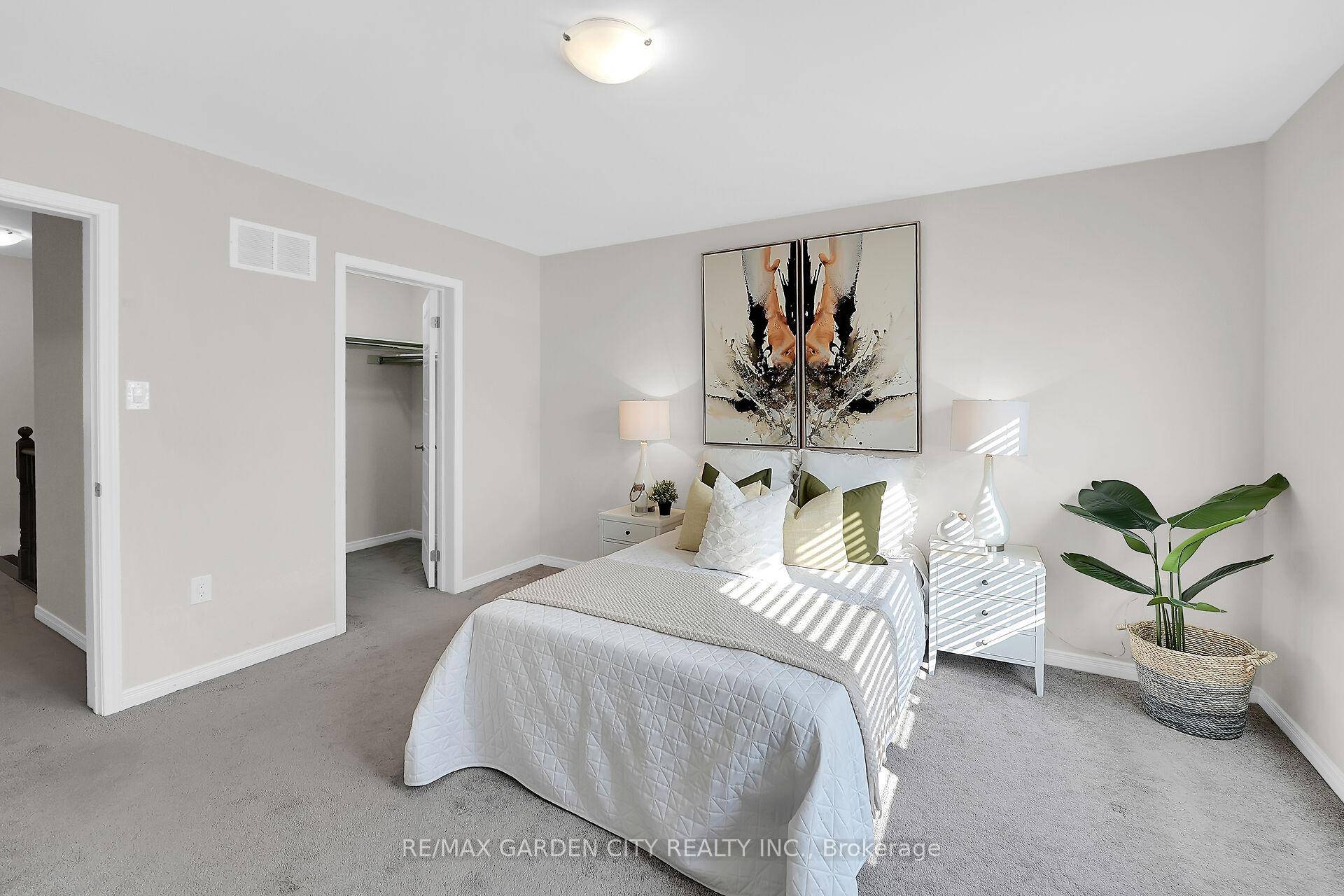 Stunning and bright 3 bedroom townhouse in sought after Niagara Falls, near new schools, shopping, transit and restaurants.