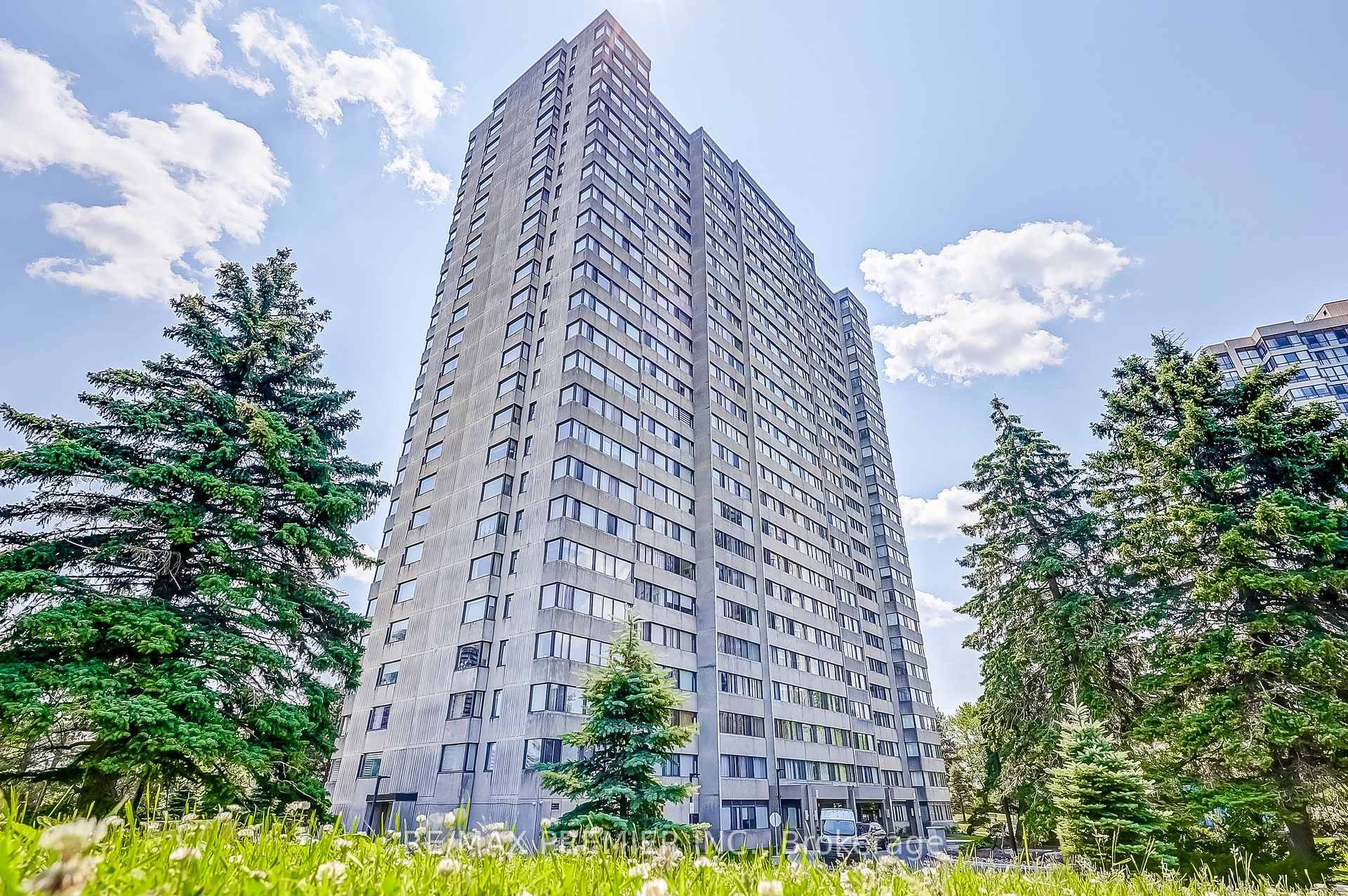 Welcome to 133 Torresdale Ave The Hemisphere, a beautifully renovated 2 bedroom Den, 2 bath condo nestled near Bathurst amp ; Finch.