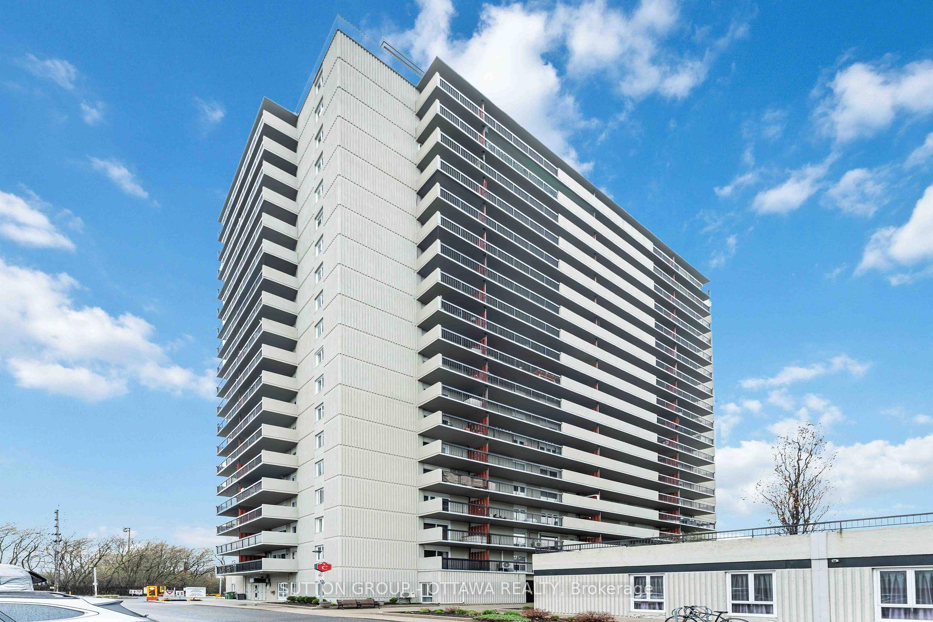 Welcome to this beautifully renovated 975 sq ft 2 bedroom, 1 bathroom condo offering exceptional value and space in a highly accessible location.