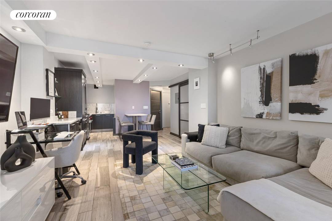 In the heart of Gramercy, Residence 14F combines luxury upgrades, private outdoor space, and the full service convenience of The Gramercy Spire.
