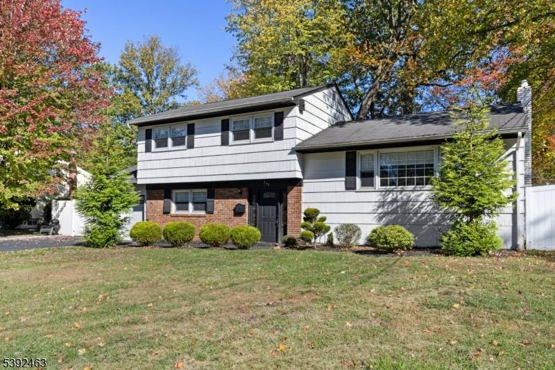 Well Maintained Split Level on a Beautiful Block in Plainfield, NJWelcome to this charming split level home set on a large, landscaped lot on one of Plainfield's most sought after ...