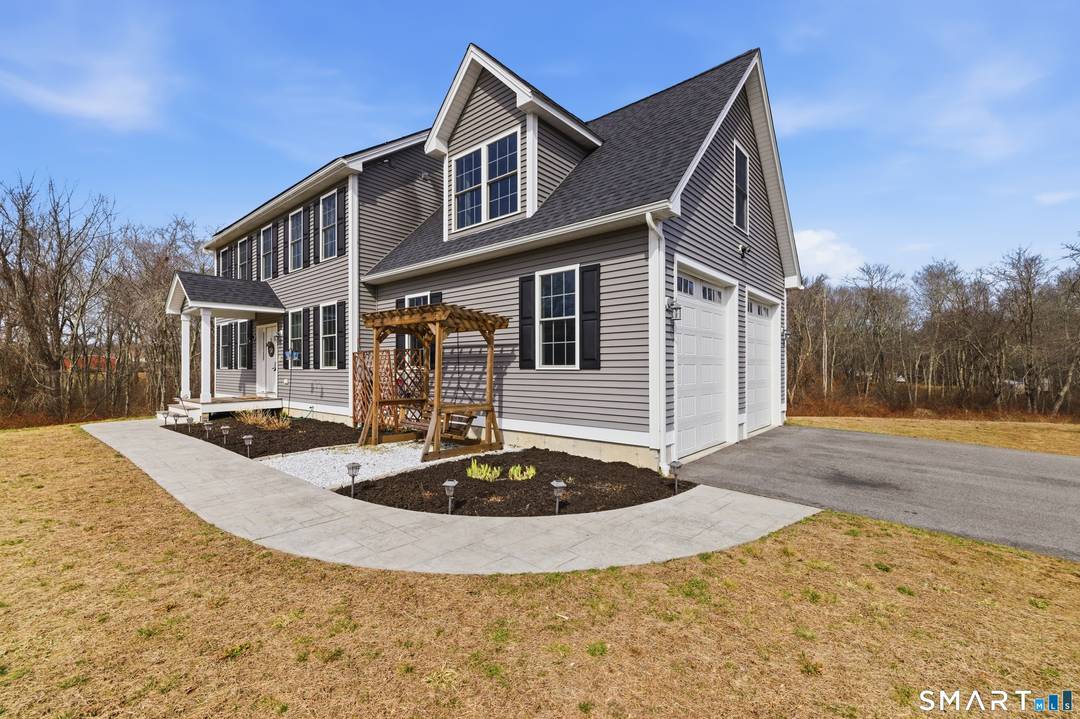 Here is one of the the most desirable properties in Ledyard.