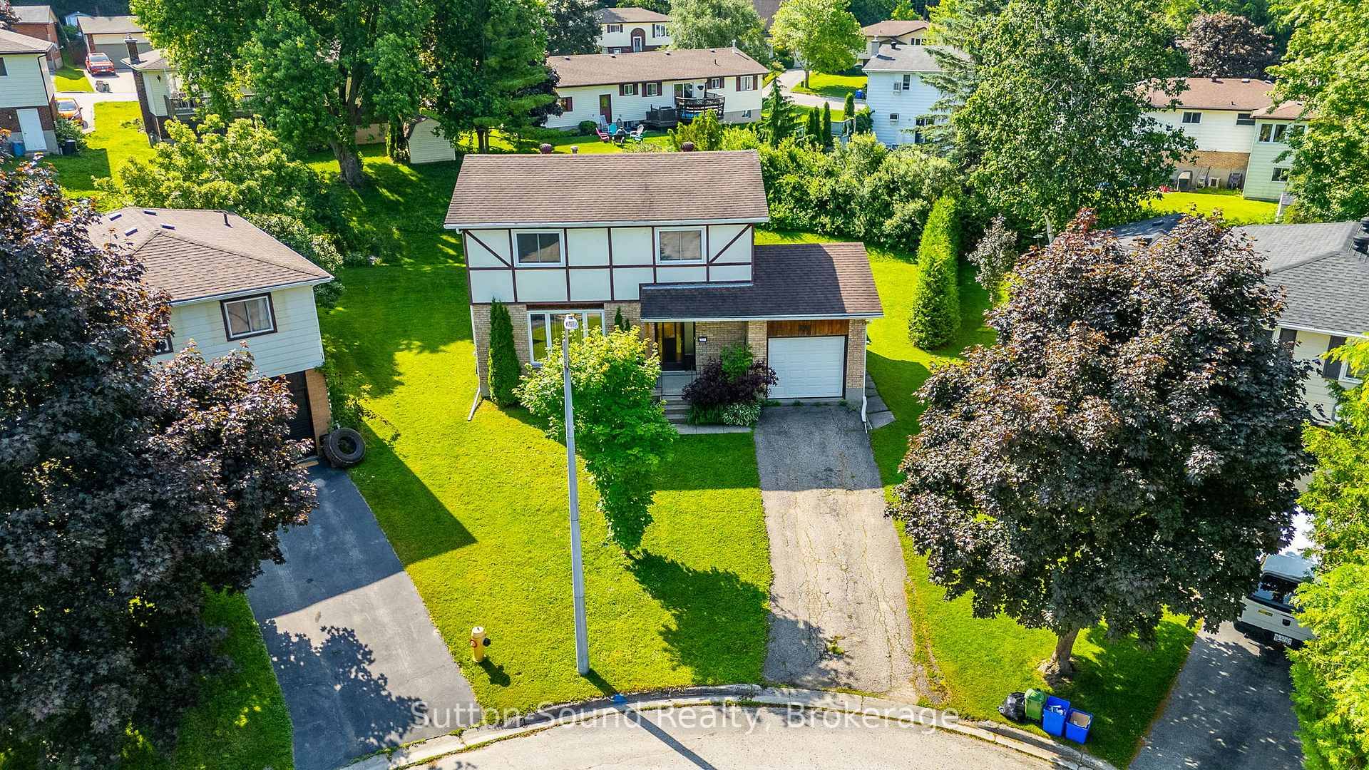 Located on a quiet, dead end cul de sac in a desirable East Hill neighbourhood of Owen Sound, this two storey home offers a fantastic opportunity for those looking to ...