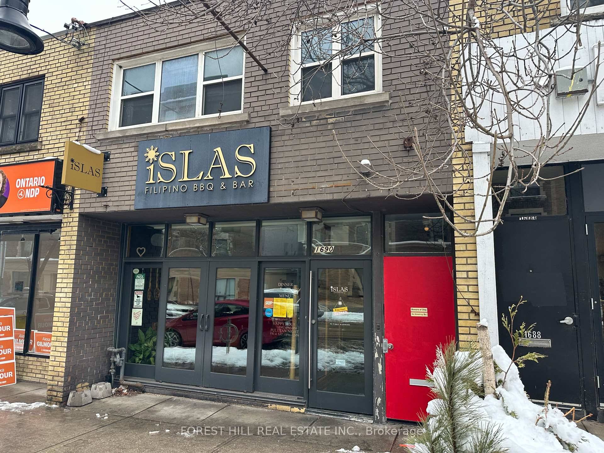 Spacious and bright 1 bedroom open concept apartment on the 2nd floor near Roncesvalles.