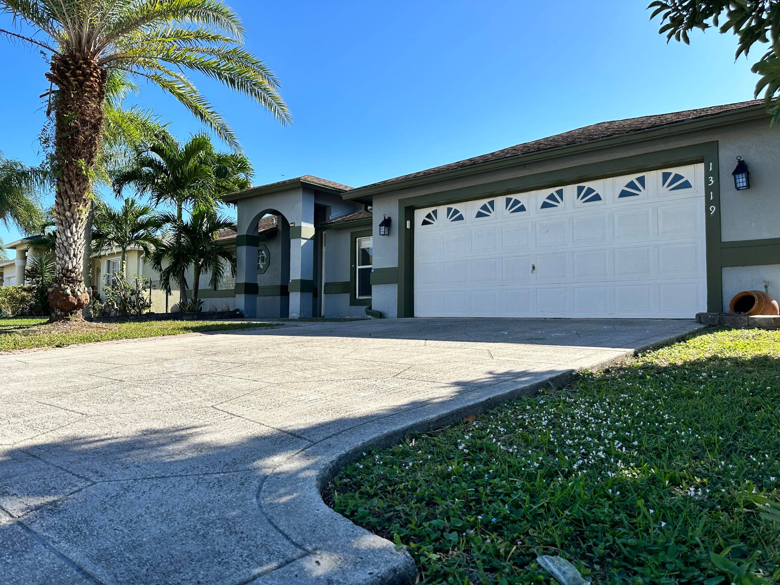 This is a 3 bed room, 2 and half bath room, two car garage, 2228 sqf under A C single family house in a gated community.