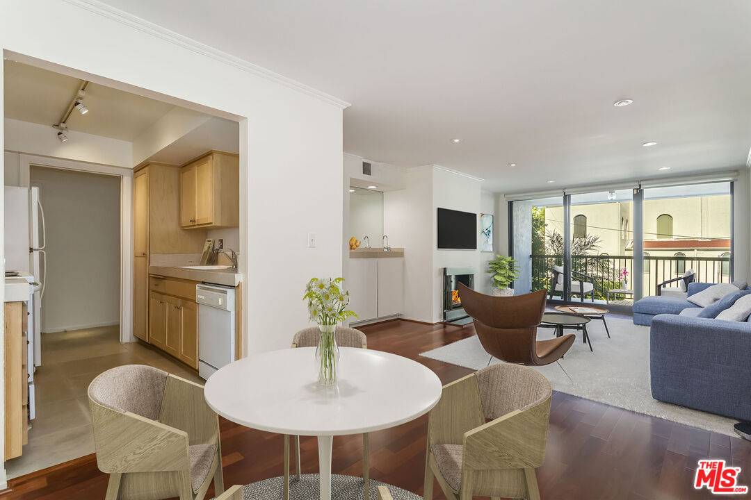 906  N Doheny Dr 2BR Sunset Strip La