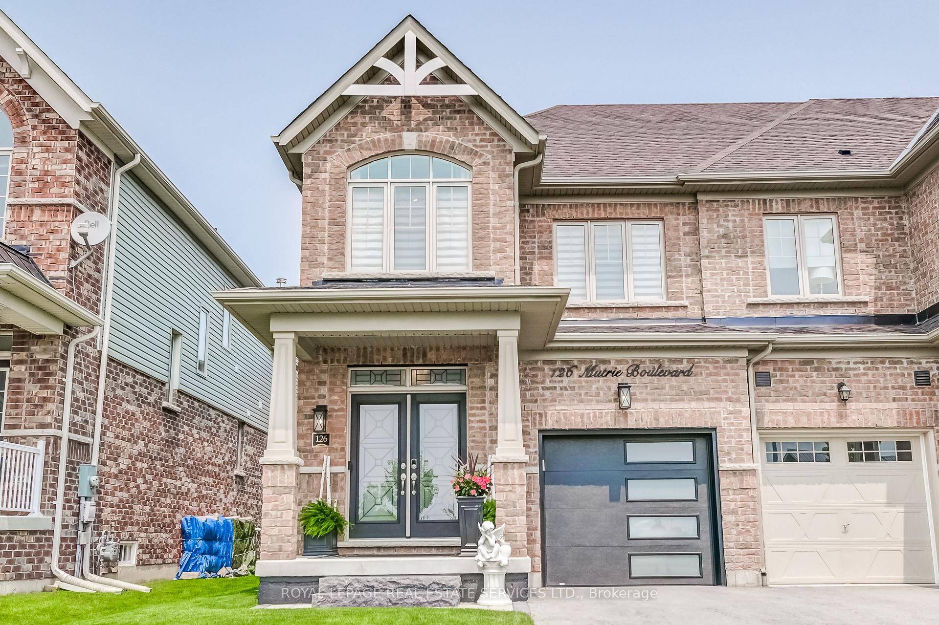 This beautifully designed 3 bedroom, 3 bathroom Freehold townhome by Fernbrook is nestled in the highly sought after Rockwell Estates neighborhood.