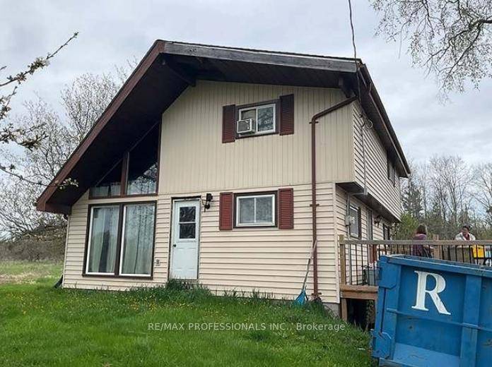 A VISIONARY'S DREAM. AMPLE POTENTIAL HERE TO MAKE A MASSIVE TRANSFORMATION OR BUILD A DREAMHOUSE GREAT LOCATION ON THIS 2 STOREY HOME SET ON 26 ACRES.