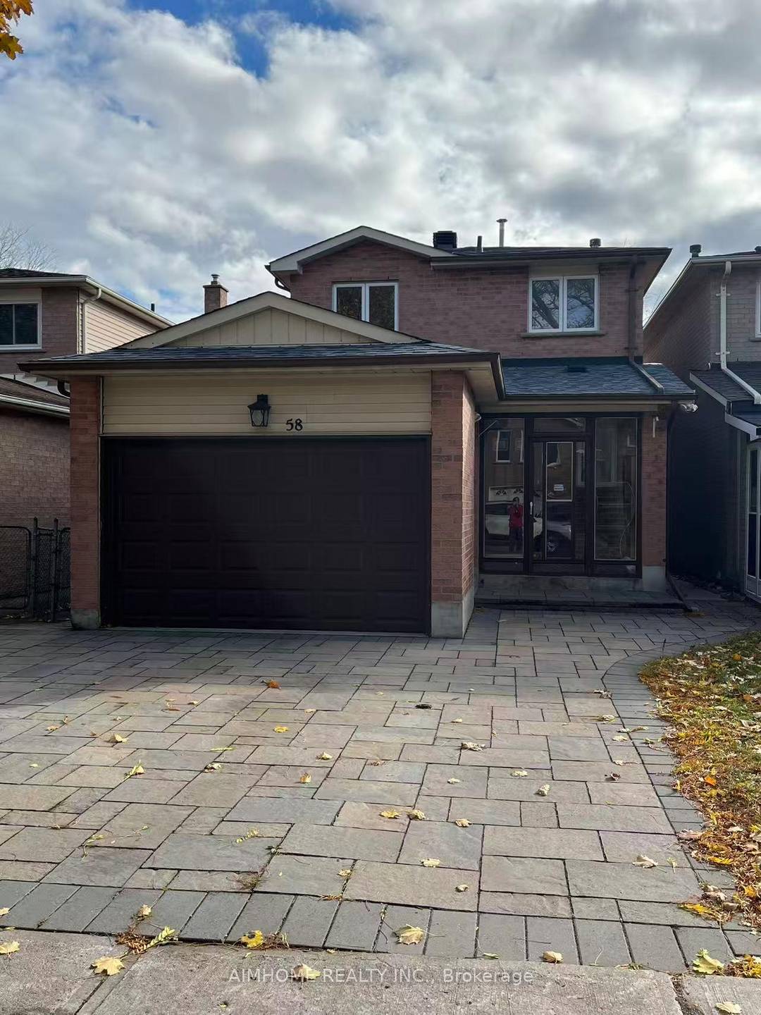 Welcome to this bright and beautiful 2 storey house in a friendly, high demand family neighborhood !